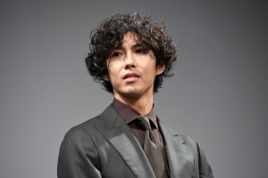 映画『AI崩壊』ジャパンプレミア 舞台挨拶に登場した賀来賢人