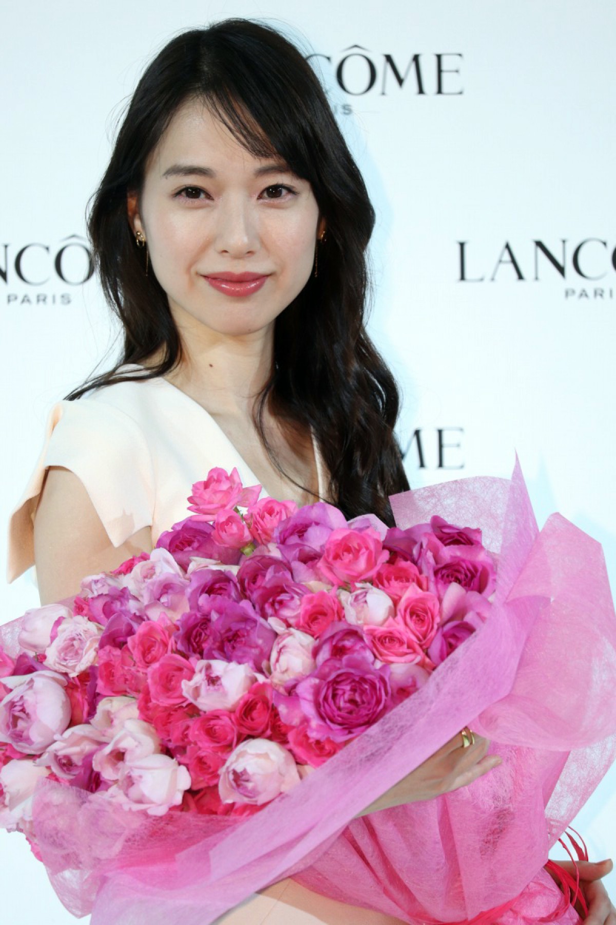 戸田恵梨香＆アマンダ・サイフリッドが美の競演！ “美しさ”について明かす