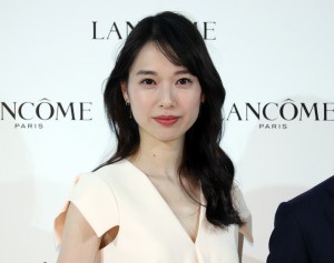 「ランコム 新製品およびグローバル アンバサダーお披露目」発表会に登場した戸田恵梨香