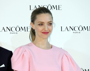 「ランコム 新製品およびグローバル アンバサダーお披露目」発表会に登場したアマンダ・サイフリッド