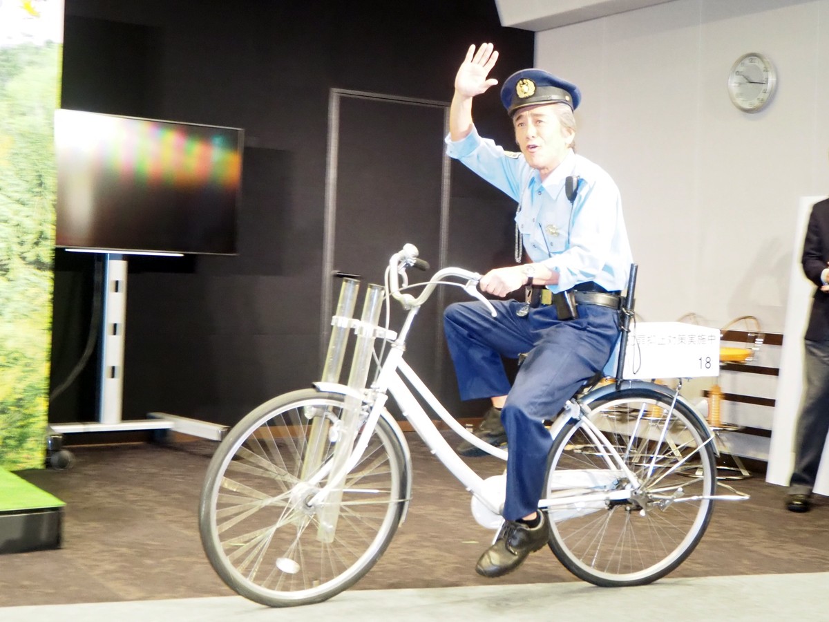 寺島進、自転車でわざとコケて…“サービス精神”に佐藤寛太「さすが」