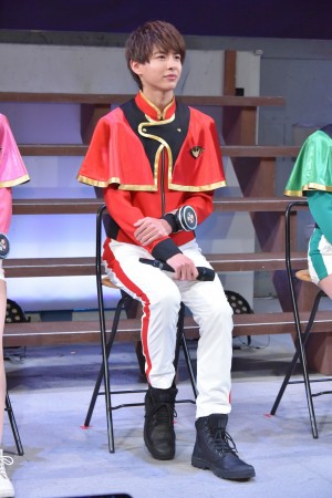 『魔進戦隊キラメイジャー』制作発表記者会見に登場した小宮璃央