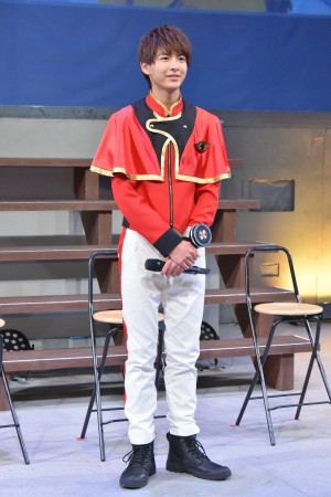 『魔進戦隊キラメイジャー』制作発表記者会見に登場した小宮璃央