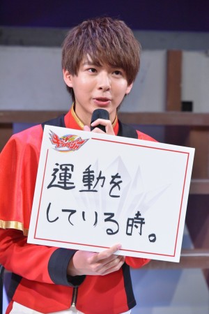 『魔進戦隊キラメイジャー』制作発表記者会見に登場した小宮璃央