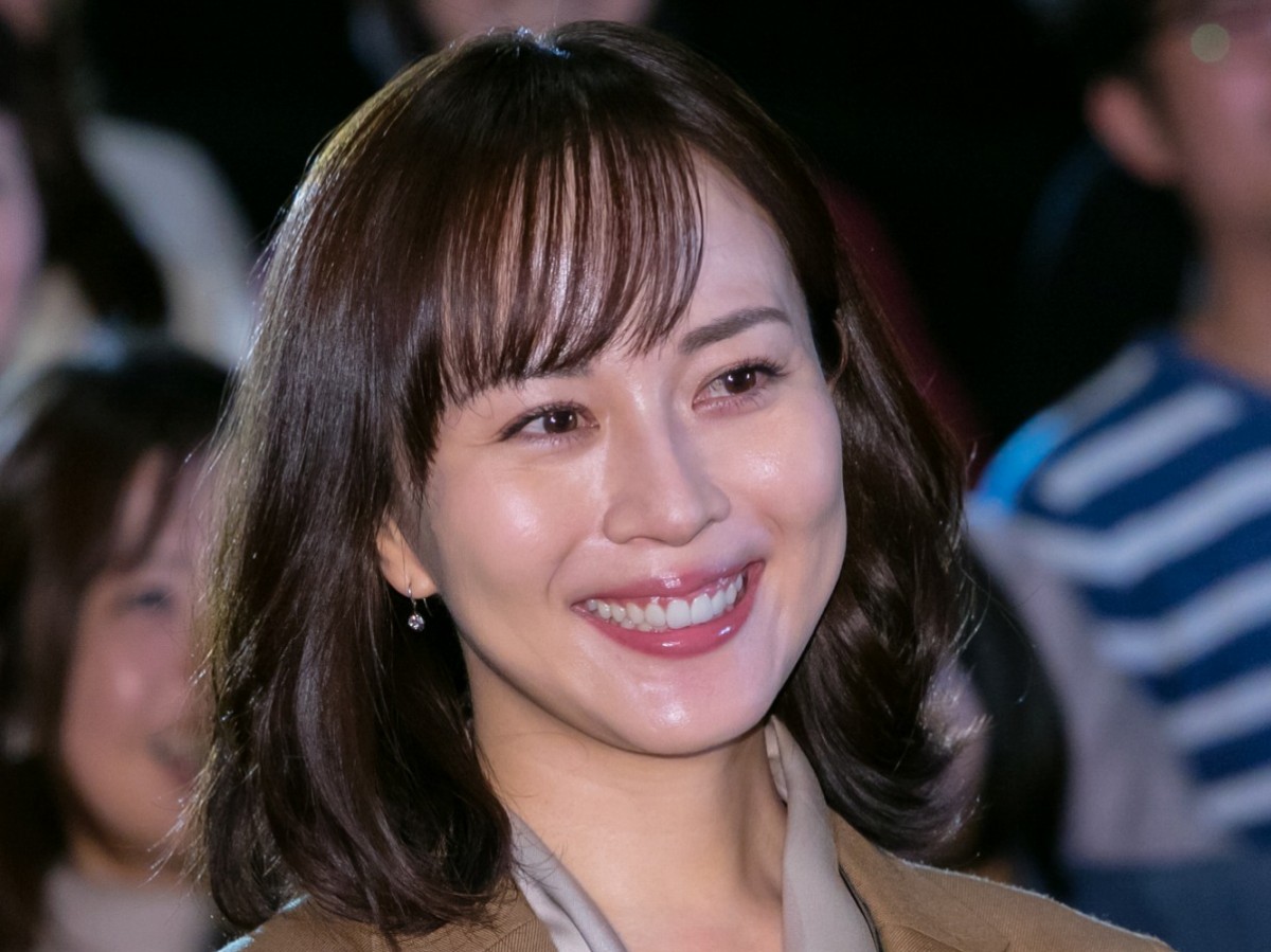 『ケイジとケンジ』初回　比嘉愛未、渾身の大阪弁にネット「可愛すぎ！！」の声