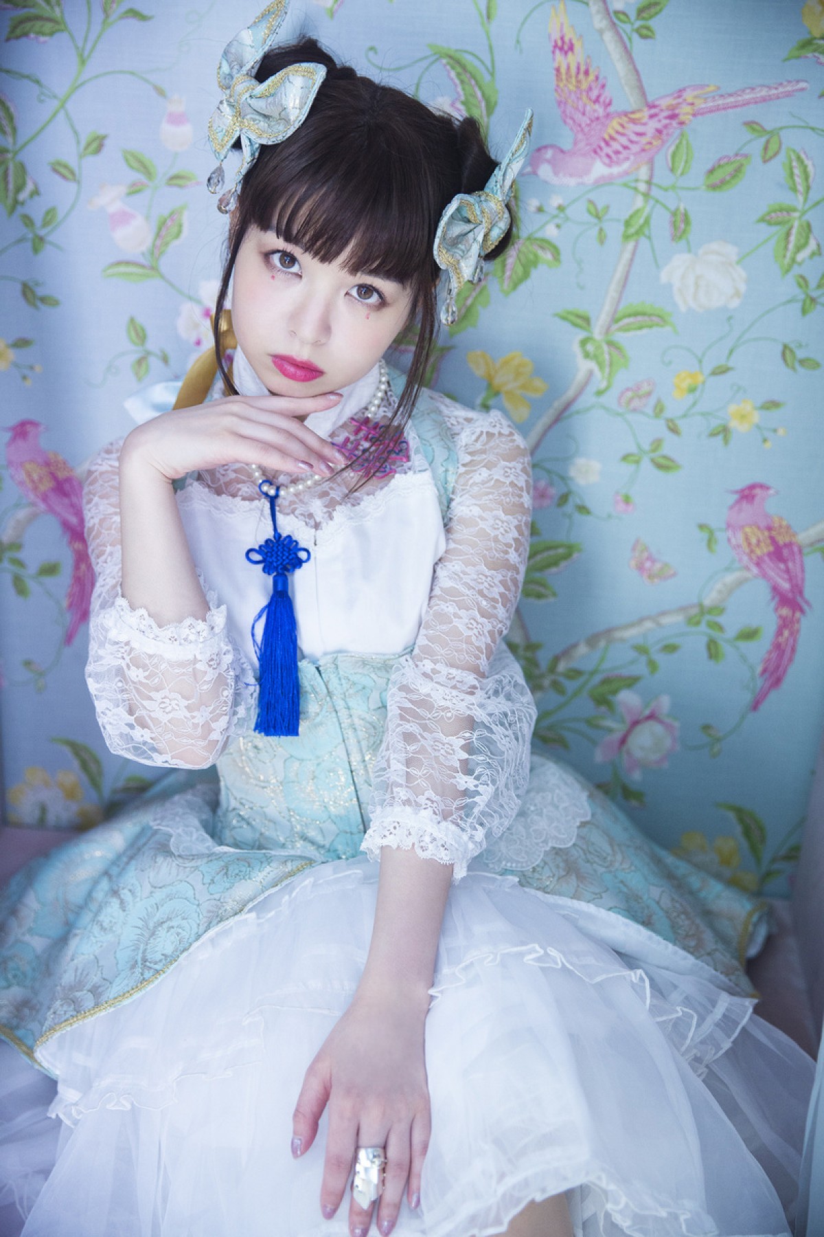 春奈るな、ロリータ、チャイナ、水着…耽美な世界観で迫るフォトブック発売決定