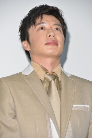 映画『mellow』初日舞台あいさつに登場した田中圭