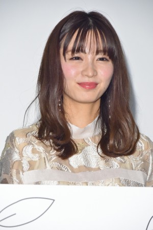 映画『mellow』初日舞台あいさつに登場した岡崎紗絵