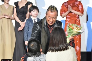 映画『太陽の家』公開記念舞台あいさつに登場した長渕剛
