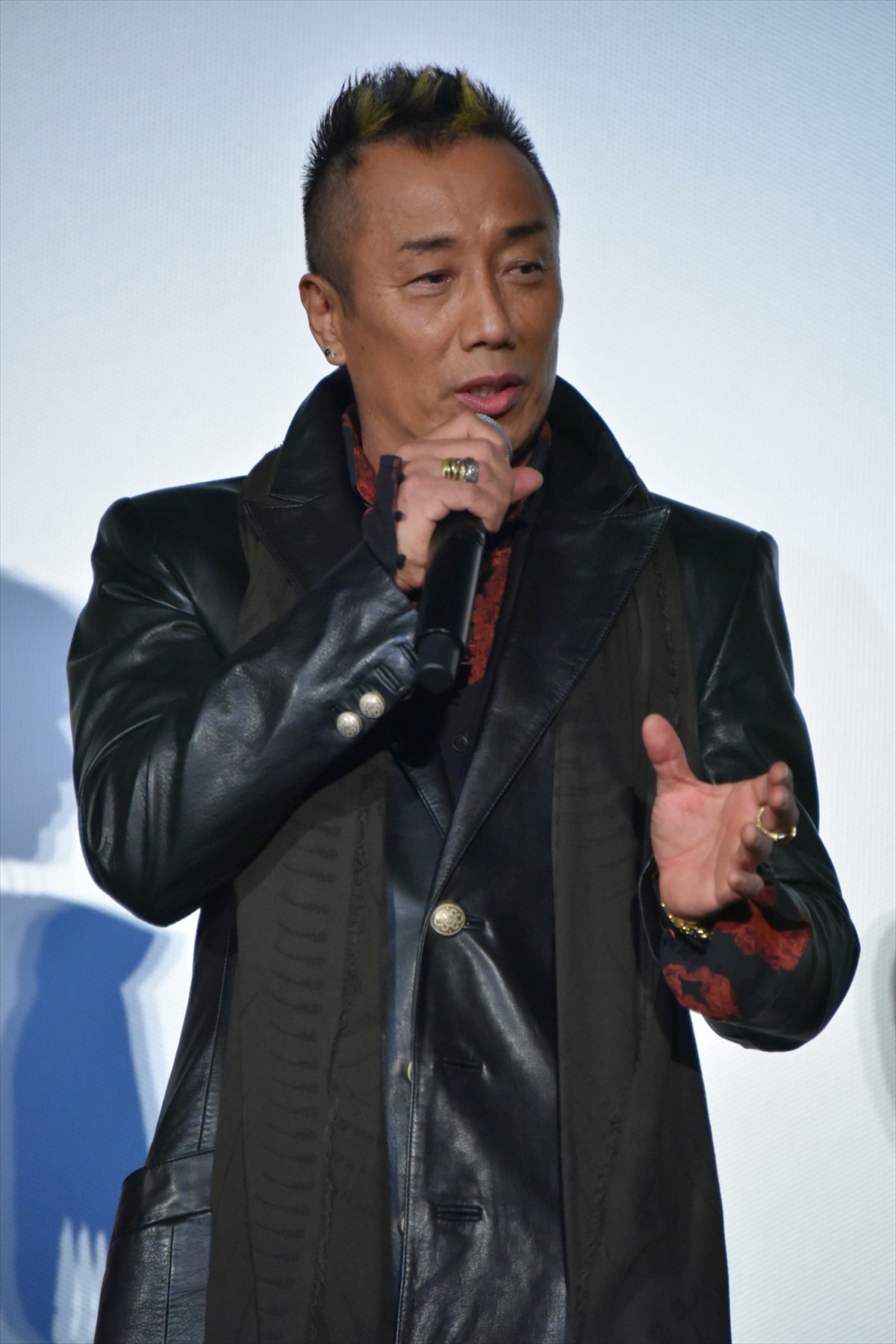 長渕剛、急性腎盂腎炎からの復活にファンが熱い“剛コール”！