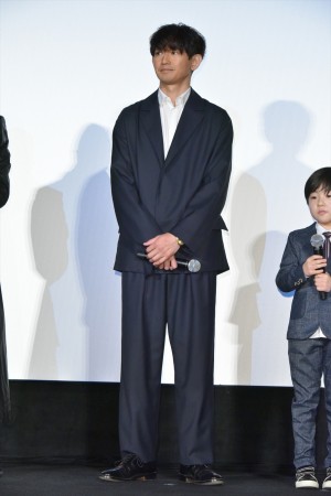 映画『太陽の家』公開記念舞台あいさつに登場した永山瑛太