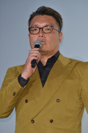 映画『太陽の家』公開記念舞台あいさつに登場した権野元監督
