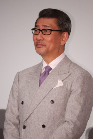 映画『嘘八百 京町ロワイヤル』完成披露舞台あいさつに登場した中井貴一