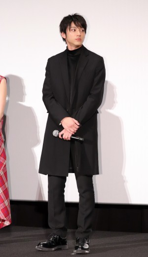 映画『嘘八百 京町ロワイヤル』完成披露舞台あいさつに登場した山田裕貴