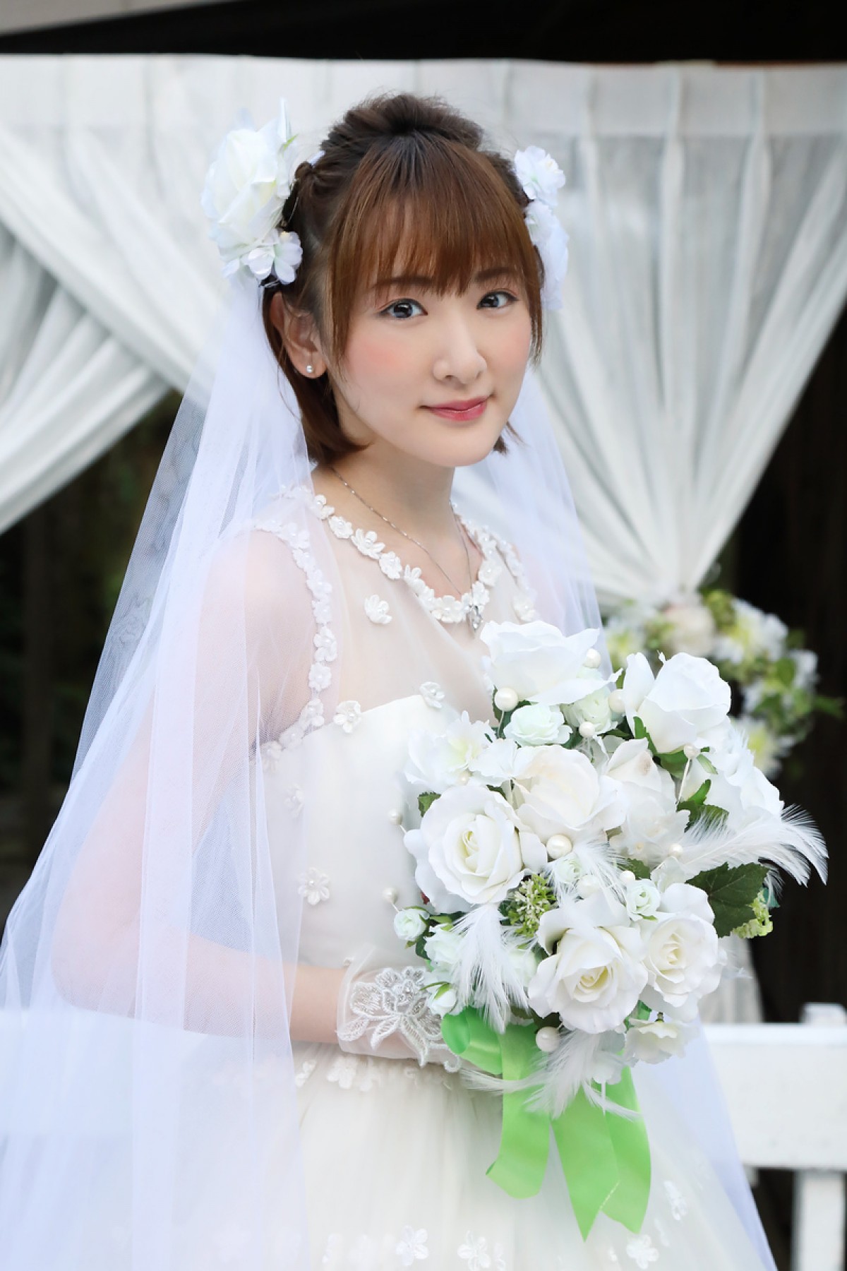 生駒里奈、純白のウエディングドレス姿を“初”披露 『駐在刑事Season2』ゲスト出演