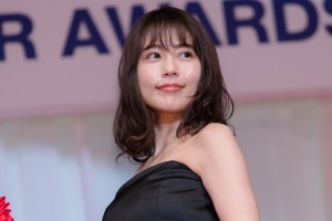 日本ジュエリー ベストドレッサー賞 表彰式に登場した有村架純