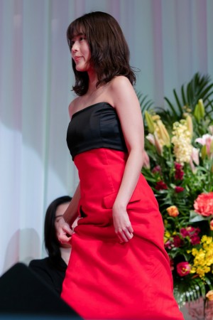 日本ジュエリー ベストドレッサー賞 表彰式に登場した有村架純