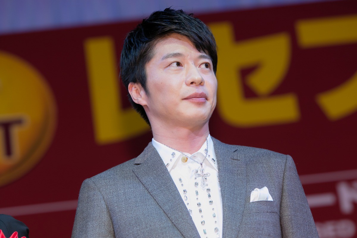 Koki,、有村架純ら、肩だしドレス姿で輝く美しさ　胸元に光るジュエリーに笑顔
