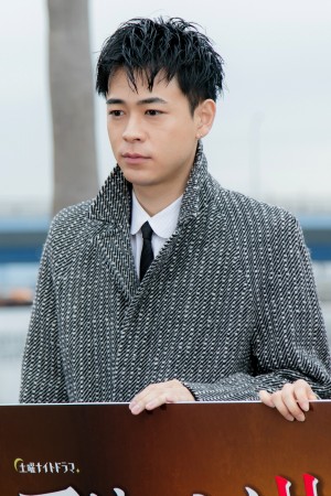 土曜ナイトドラマ『アリバイ崩し承ります』制作発表記者会見に登場した成田凌