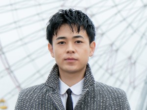 土曜ナイトドラマ『アリバイ崩し承ります』制作発表記者会見に登場した成田凌