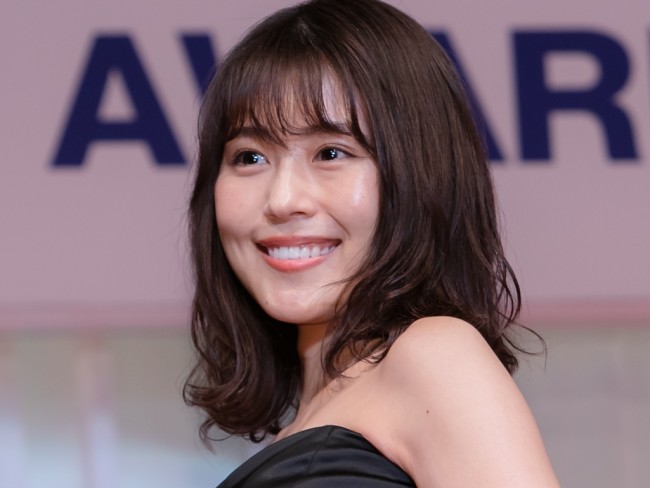 有村架純 肩出しドレスの美しさ 惚れました と称賛の声 年1月22日 エンタメ ニュース クランクイン