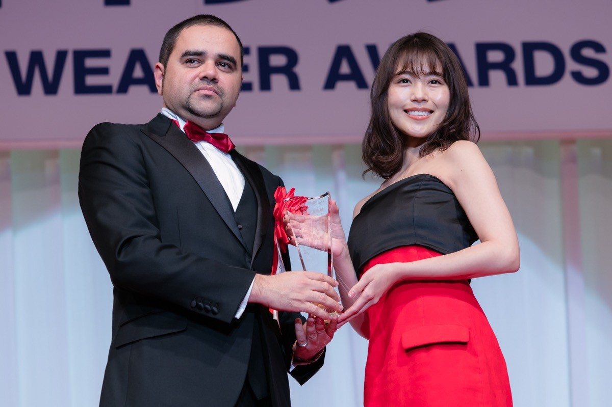 有村架純、肩出しドレスの美しさ…「惚れました」と称賛の声