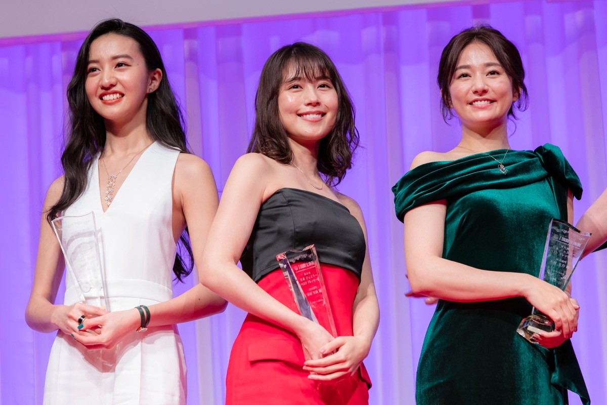 有村架純、肩出しドレスの美しさ…「惚れました」と称賛の声