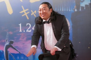 映画『キャッツ』ジャパンプレミア レッドカーペットイベントに登場したロバート・秋山竜次