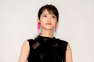 映画『シグナル100』初日舞台あいさつに登場した若月佑美