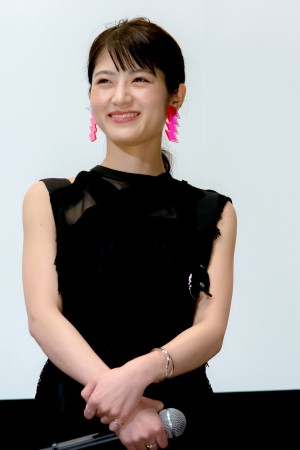 映画『シグナル100』初日舞台あいさつに登場した若月佑美