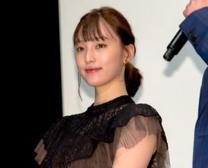 映画『シグナル100』初日舞台あいさつに登場した山田愛奈