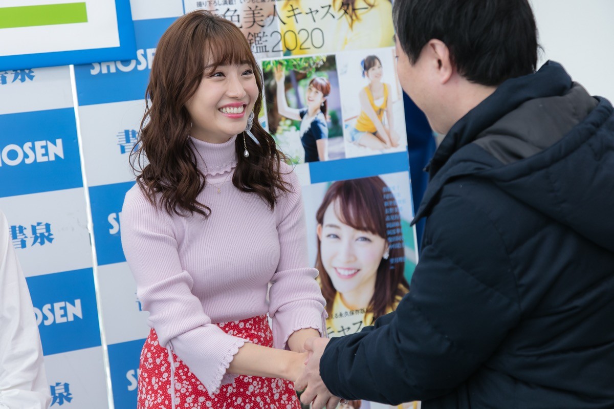 岡副麻希「下着の替えが大変でした」プールでの撮影秘話　新井恵理那は「毛をそりました」