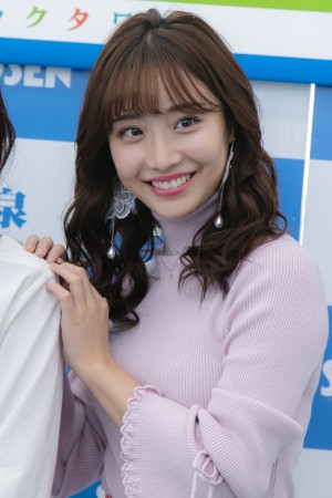 『原色美人キャスター大図鑑2020』発売記念握手会に出席した柴田阿弥