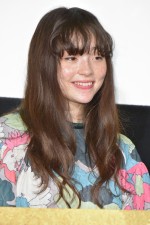 映画『風の電話』公開記念舞台あいさつに登壇したモトーラ世理奈