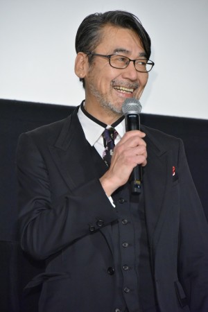 映画『風の電話』公開記念舞台あいさつに登壇した諏訪敦彦監督