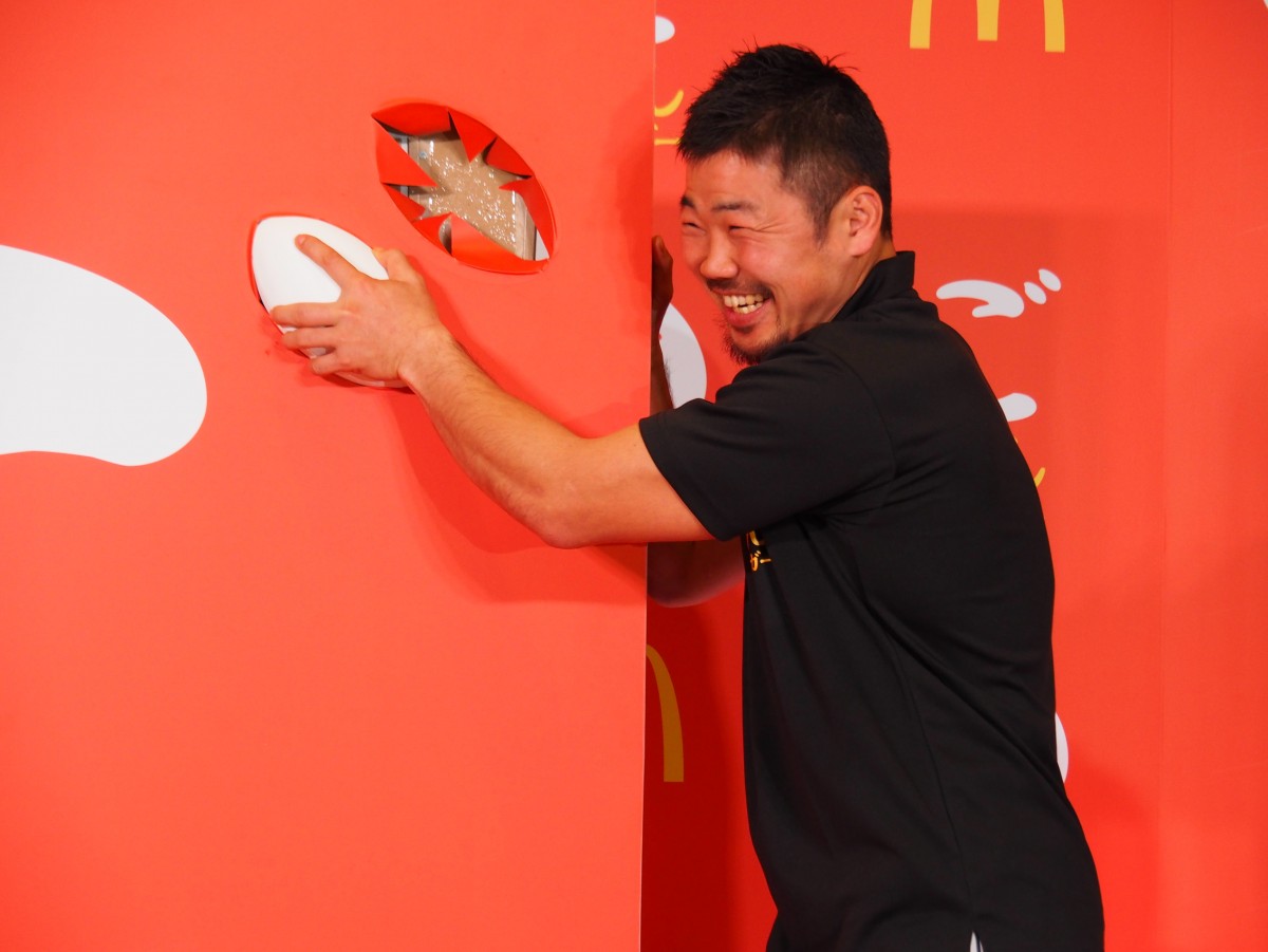 ラグビー田中史朗、ナイツ土屋と漫才披露！ 『M-1』審査員・塙の評価は…