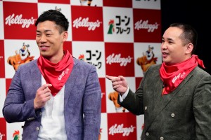 「ミルクボーイ ケロッグ公式応援サポーター就任式」記者会見に登場したミルクボーイ