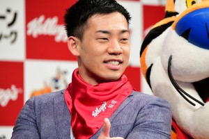 「ミルクボーイ ケロッグ公式応援サポーター就任式」記者会見に登場したミルクボーイ・駒場孝
