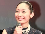 【写真】安藤美姫、へそ出しタンクトップで”美ボディ”披露　キレキレのミット打ちに反響