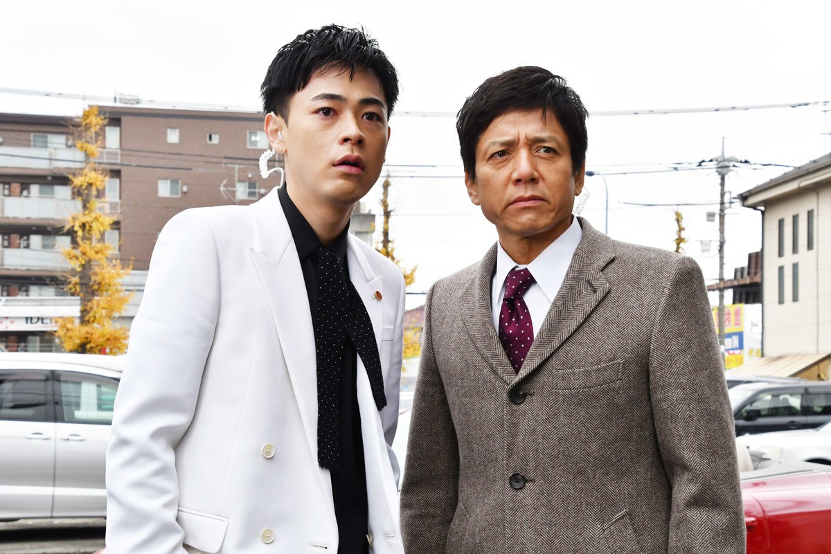 今夜スタート『アリバイ崩し承ります』浜辺美波、安田顕に頼まれ“死体のアリバイ”に挑む