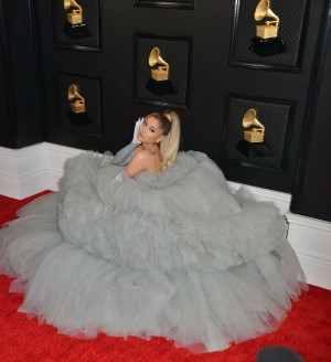 アリアナ・グランデ、第62回グラミー賞レッドカーペットに登場