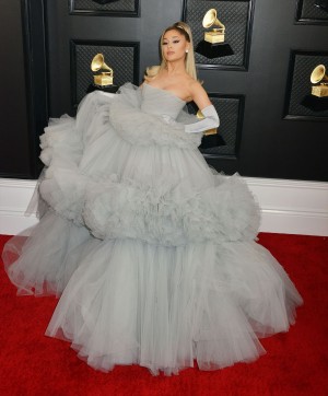 アリアナ・グランデ、第62回グラミー賞レッドカーペットに登場