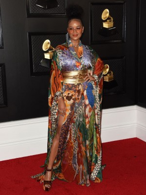 H.E.R.、第62回グラミー賞レッドカーペットに登場