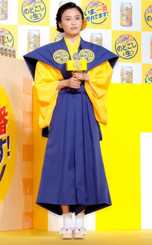 『うまさをお届け！のどごし＜生＞新春まつり』に登場した小島瑠璃子