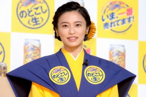 『うまさをお届け！のどごし＜生＞新春まつり』に登場した小島瑠璃子