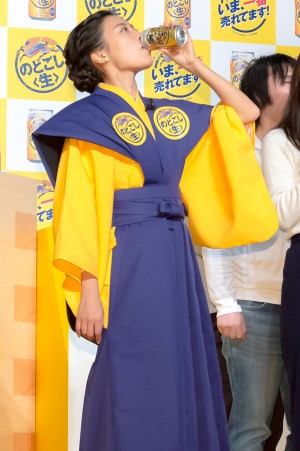 『うまさをお届け！のどごし＜生＞新春まつり』に登場した小島瑠璃子