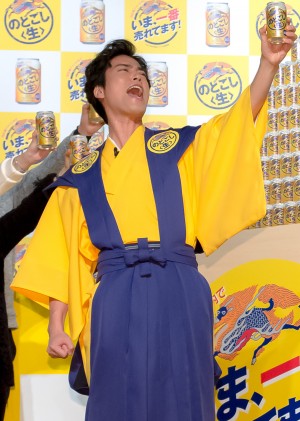 『うまさをお届け！のどごし＜生＞新春まつり』に登場した桐谷健太