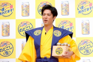 『うまさをお届け！のどごし＜生＞新春まつり』に登場した桐谷健太