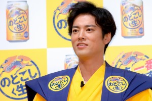 『うまさをお届け！のどごし＜生＞新春まつり』に登場した桐谷健太