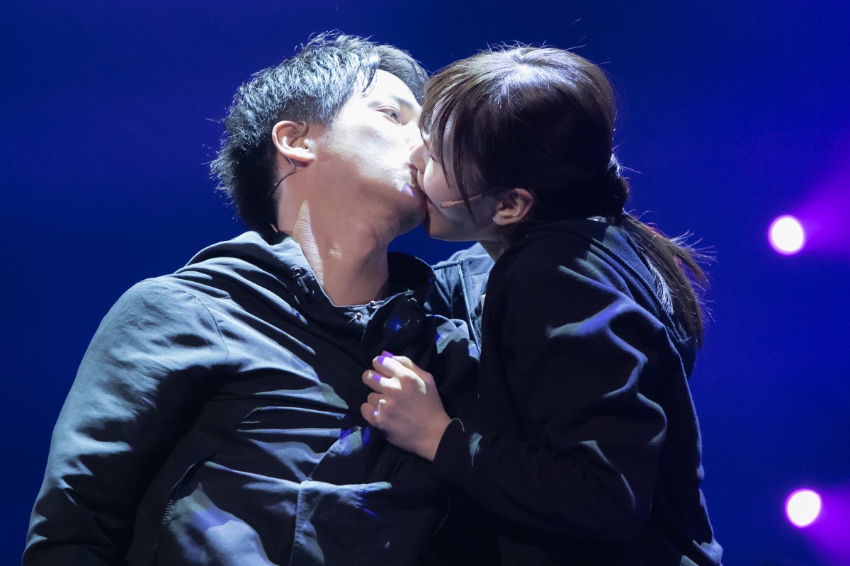 欅坂46・菅井友香、涙の濃厚キスシーン　初主演舞台『飛龍伝2020』で新境地